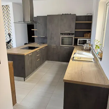 3 Bedroom Flat At Apartment *